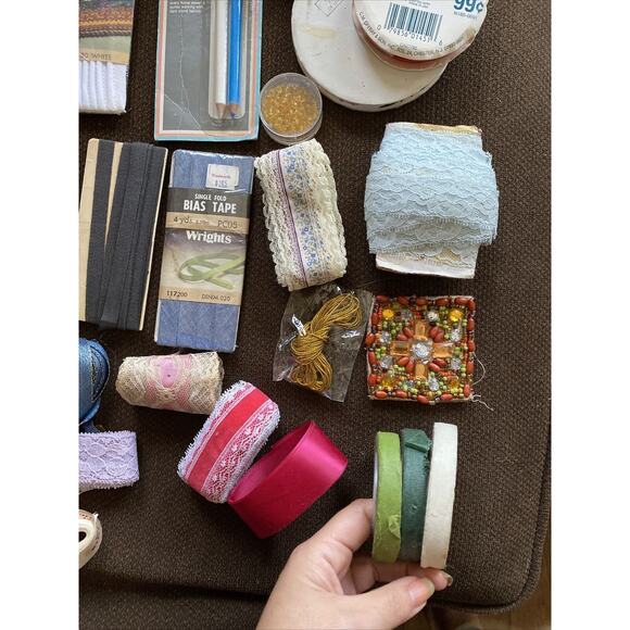 Lot of 36 New/Vtg Sewing Notions, Supplies, Buckles,Buttons Tape, Clasps, Ribbon - Picture 6 of 12